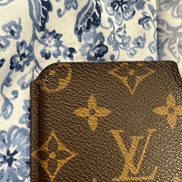 LOUIS VUITTON Authentic Hard-case IPAD mini used a couple of times. Date M61258 - Picture 6 of 7